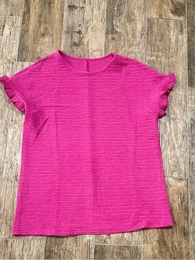 Classic Ruffle Sleeve Short-Sleeve Blouse in Fuchsia
